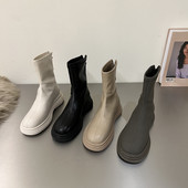 Sima modell női csizma műbőrből, lapos talppal