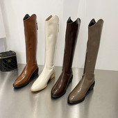 Naiste terava otsaga saapad ja tõmblukk