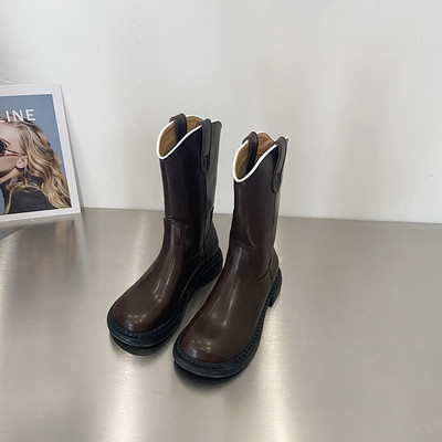 Női csizma eko bőrből, sima modell, lapos talppal