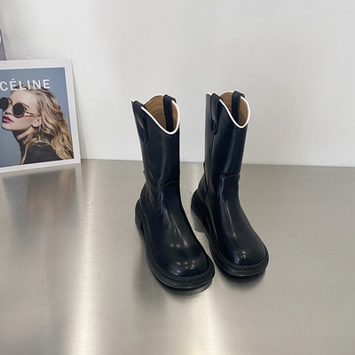 Női csizma eko bőrből, sima modell, lapos talppal