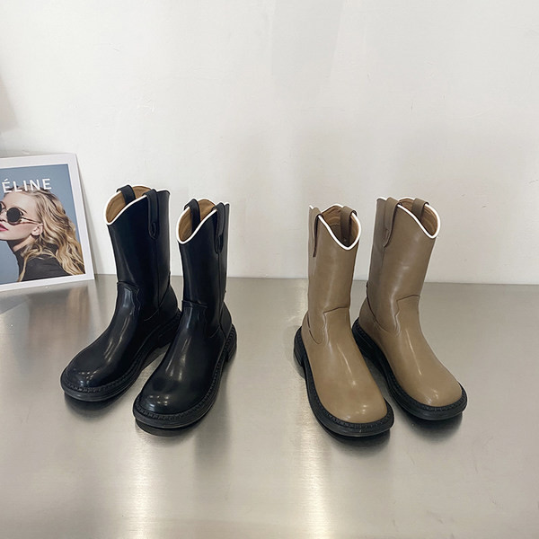 Női csizma eko bőrből, sima modell, lapos talppal