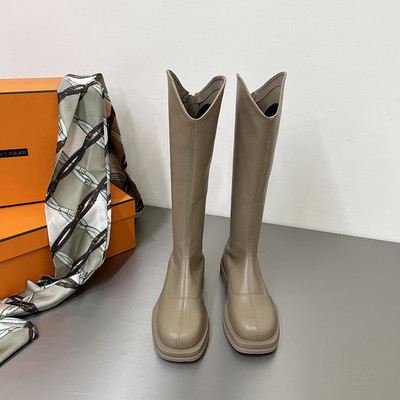 Naiste lameda tallaga nahast saapad