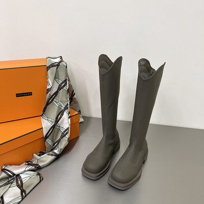 Naiste lameda tallaga nahast saapad