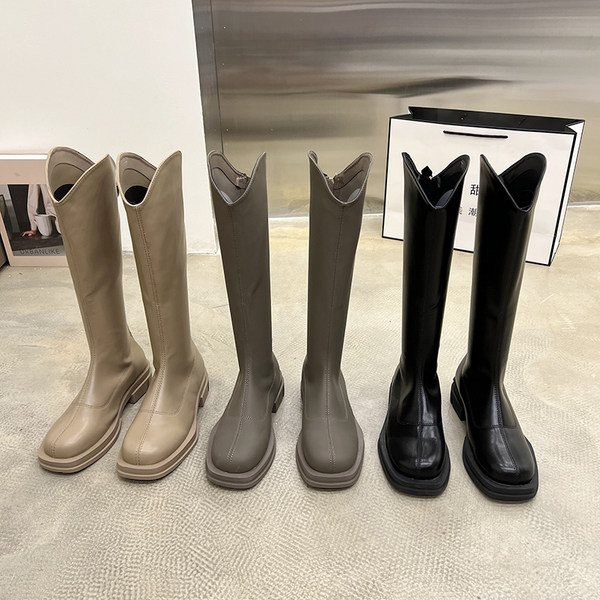 Naiste lameda tallaga nahast saapad