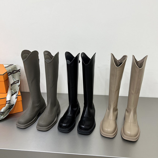 Naiste lameda tallaga nahast saapad