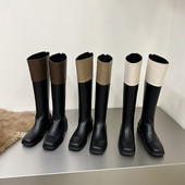 Naiste musta värvi kunstnahast saapad