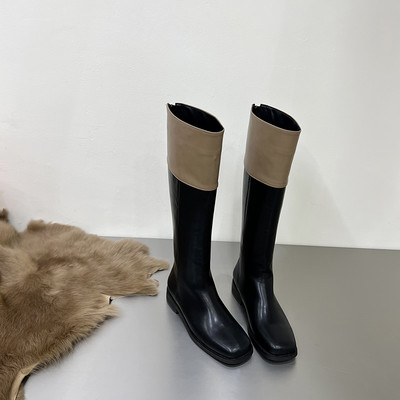 Naiste musta värvi kunstnahast saapad