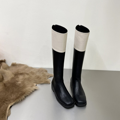 Naiste musta värvi kunstnahast saapad