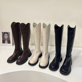 Stiilsed naiste saapad ökonahast ümara mudeliga