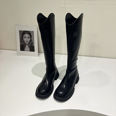 Stiilsed naiste saapad ökonahast ümara mudeliga