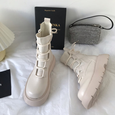 Γυναικείες στρογγυλεμένες μπότες από συνθετικό δέρμα με κορδόνια