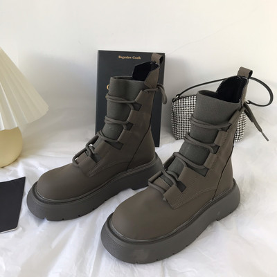 Γυναικείες στρογγυλεμένες μπότες από συνθετικό δέρμα με κορδόνια