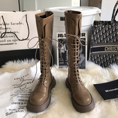 Modern női lekerekített csizma fűzővel