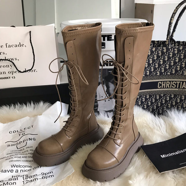 Modern női lekerekített csizma fűzővel