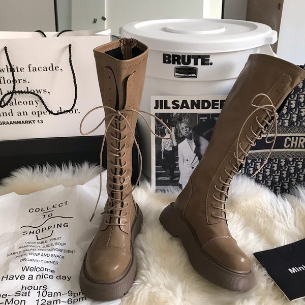 Modern női lekerekített csizma fűzővel