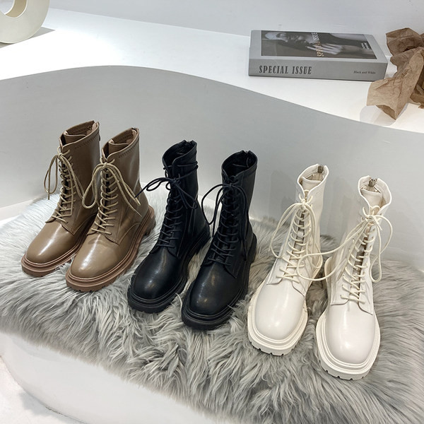 Paelte ja küljetõmblukuga nahast saapad