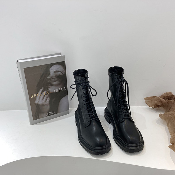 Paelte ja küljetõmblukuga nahast saapad