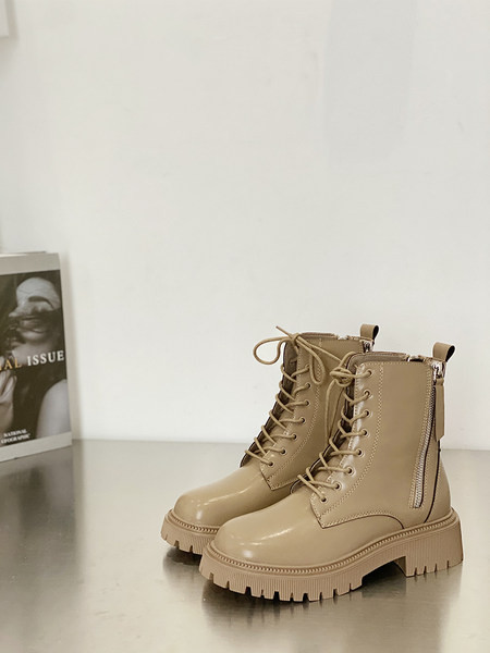 Γυναικείες μπότες από συνθετικό δέρμα