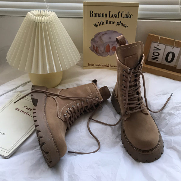 Naiste paeltega seemisnahast saapad