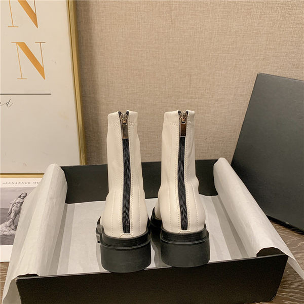 Uus mudel lukuga naiste nahksaapad