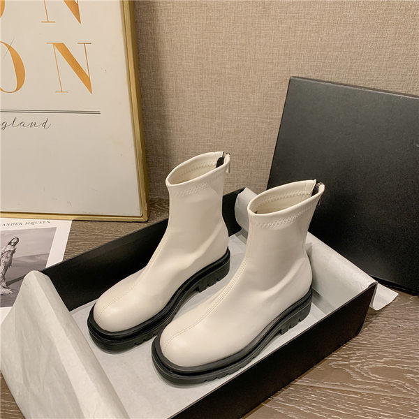 Uus mudel lukuga naiste nahksaapad