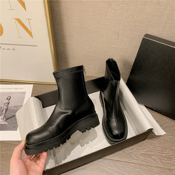 Uus mudel lukuga naiste nahksaapad