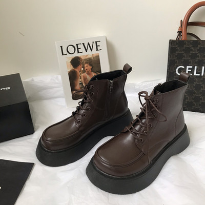 Kahes värvitoonis paeltega naiste nahast kingad