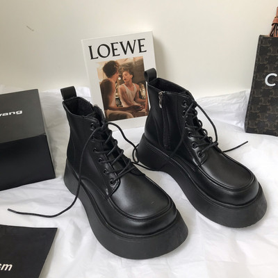 Kahes värvitoonis paeltega naiste nahast kingad