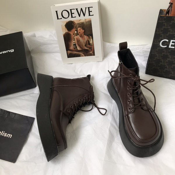 Kahes värvitoonis paeltega naiste nahast kingad