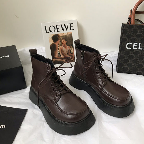 Kahes värvitoonis paeltega naiste nahast kingad