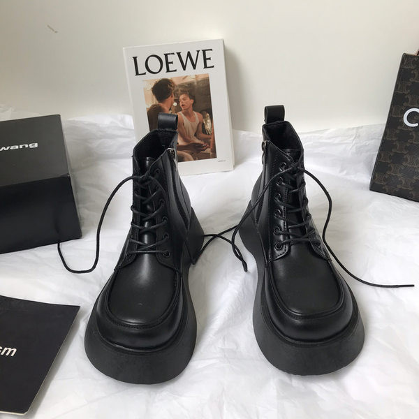 Kahes värvitoonis paeltega naiste nahast kingad