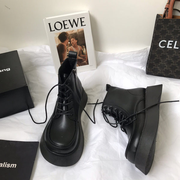 Kahes värvitoonis paeltega naiste nahast kingad