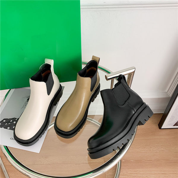 Kareda tallaga naiste vabaaja saapad