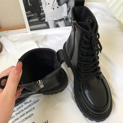 Kareda tallaga naiste saapad ümara paeltega