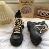 Дамски кожени боти с груба подметка и  връзки