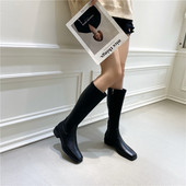 Naiste mustad nahast saapad