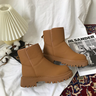 Sooja voodri ja lameda tallaga nahast saapad