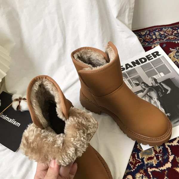 Sooja voodri ja lameda tallaga nahast saapad