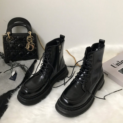 Briti stiilis naiste nahksaapad paelte ja lukuga