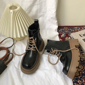 Kolmes värvitoonis paeltega naiste saapad ökonahast