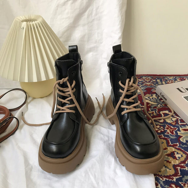 Kolmes värvitoonis paeltega naiste saapad ökonahast