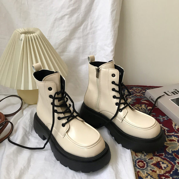 Kolmes värvitoonis paeltega naiste saapad ökonahast