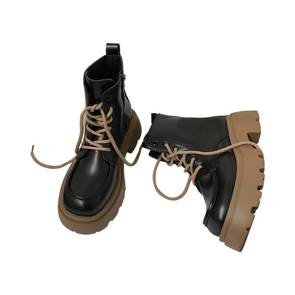 Kolmes värvitoonis paeltega naiste saapad ökonahast