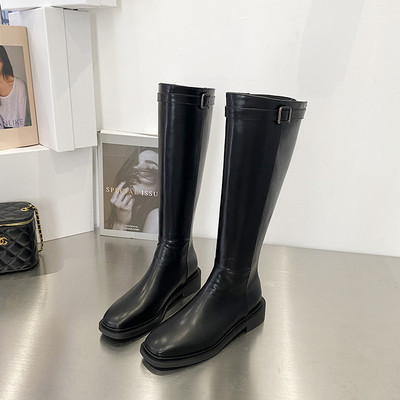 Naiste pandlaga nahast saapad