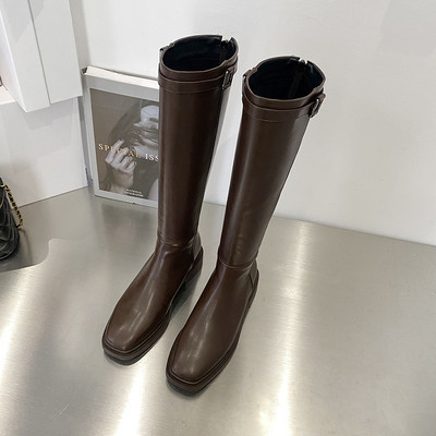 Naiste pandlaga nahast saapad