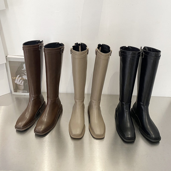 Naiste pandlaga nahast saapad