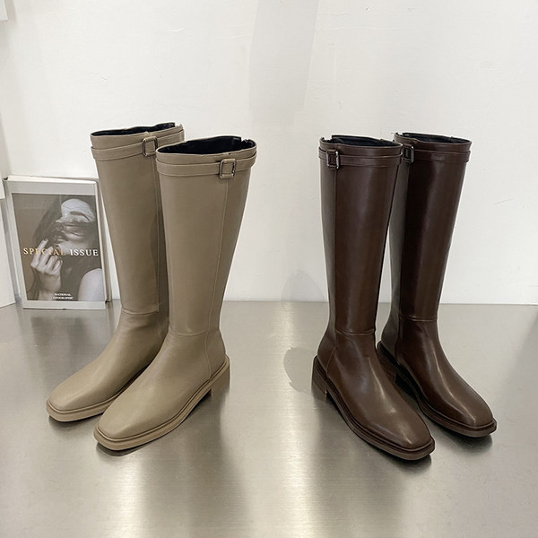 Naiste pandlaga nahast saapad