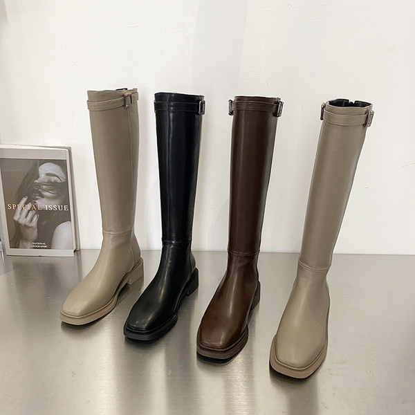 Naiste pandlaga nahast saapad