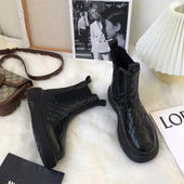 Naiste tepitud saapad ökonahast ja lameda tallaga