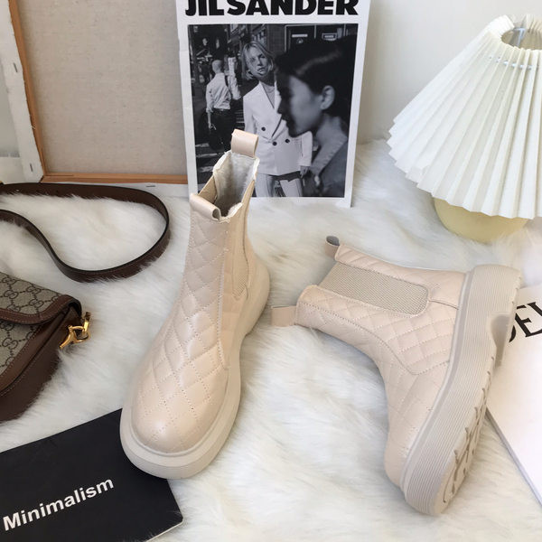 Naiste tepitud saapad ökonahast ja lameda tallaga